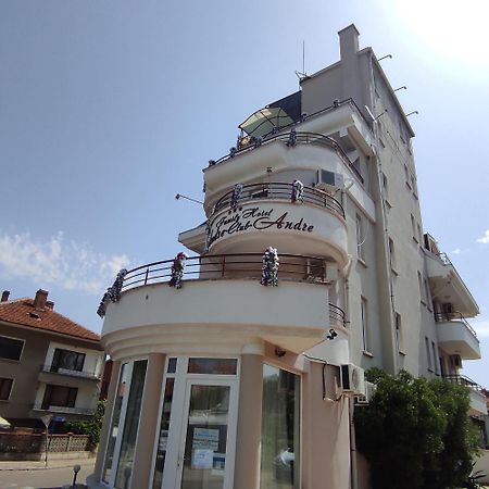 Хотел Андре Hotel Chernomorets Ngoại thất bức ảnh