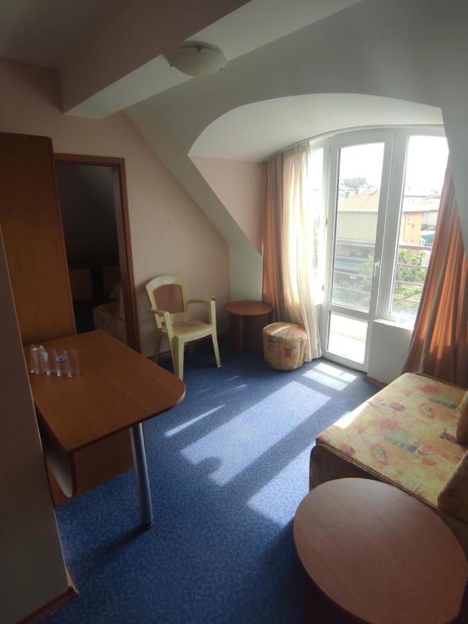 Хотел Андре Hotel Chernomorets Ngoại thất bức ảnh