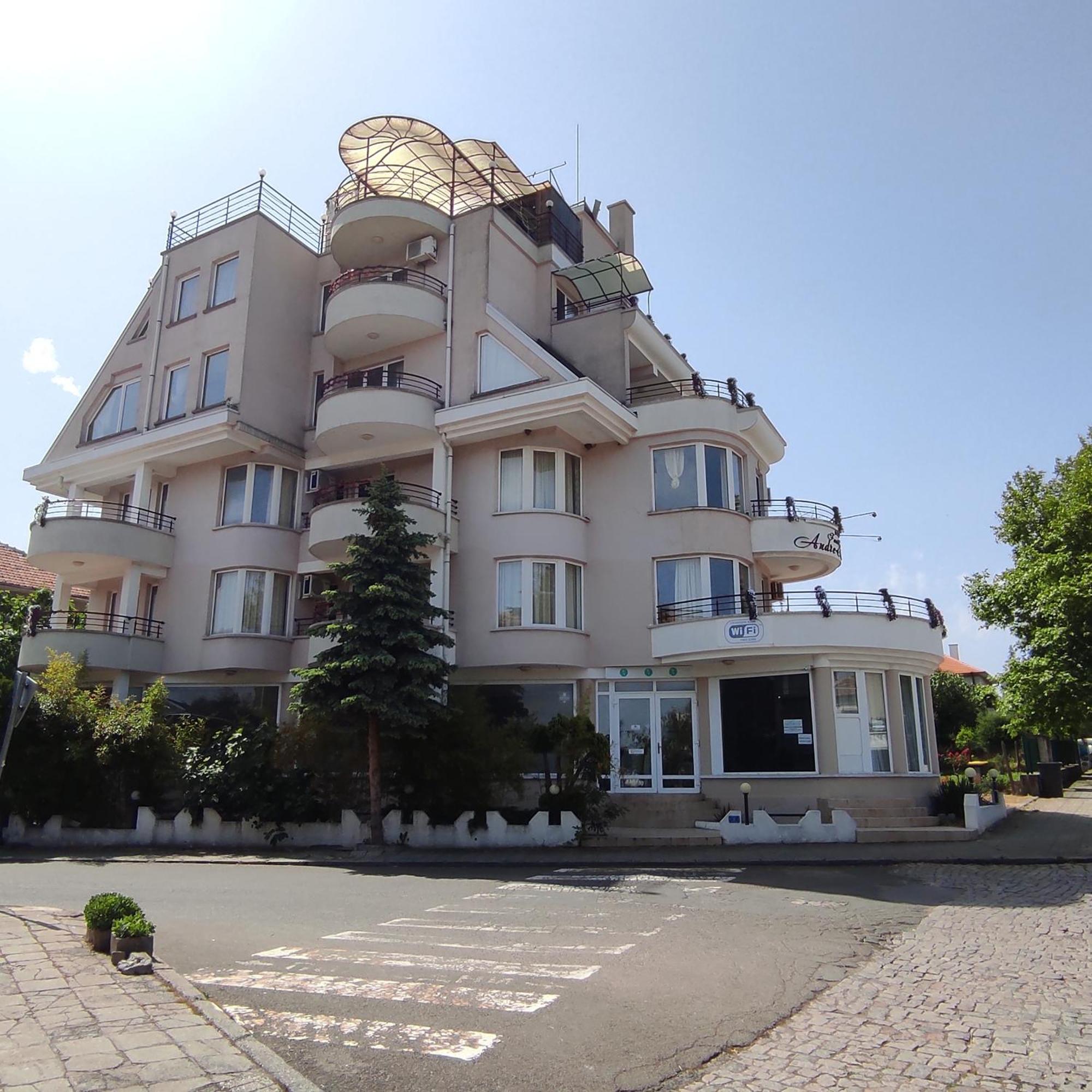 Хотел Андре Hotel Chernomorets Ngoại thất bức ảnh