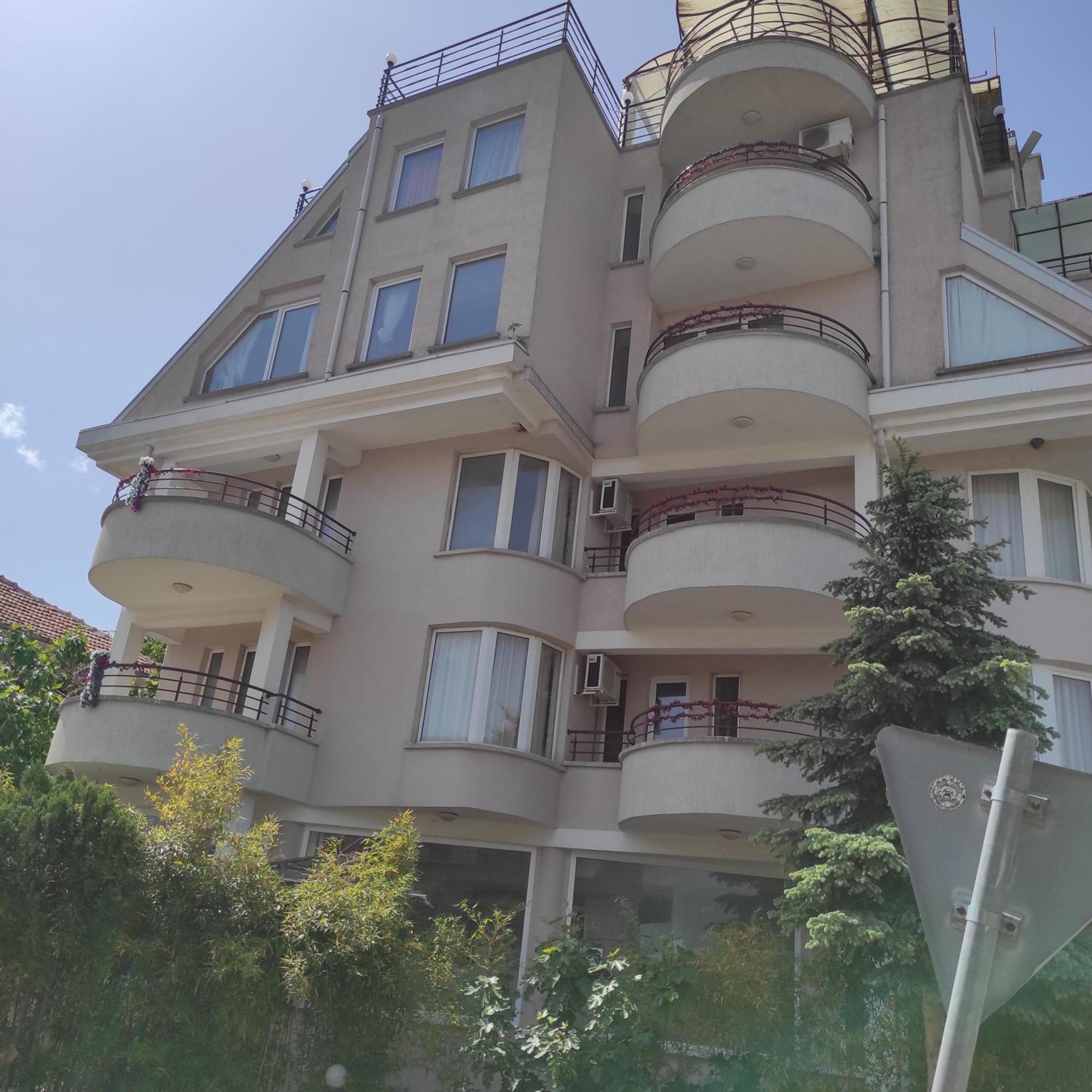 Хотел Андре Hotel Chernomorets Ngoại thất bức ảnh