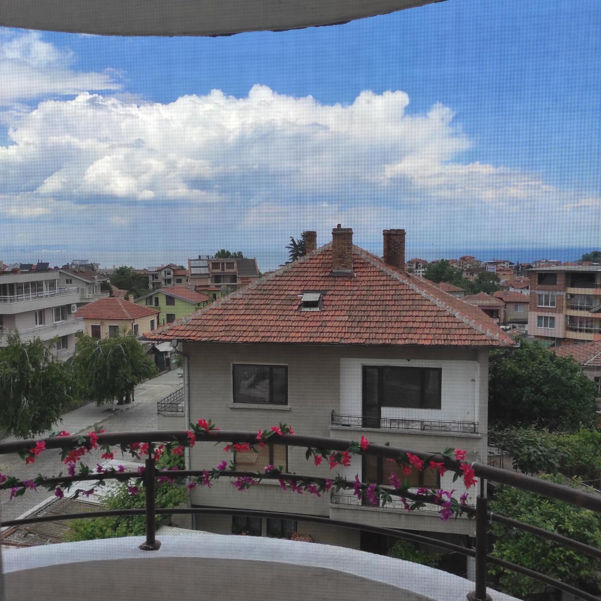 Хотел Андре Hotel Chernomorets Ngoại thất bức ảnh